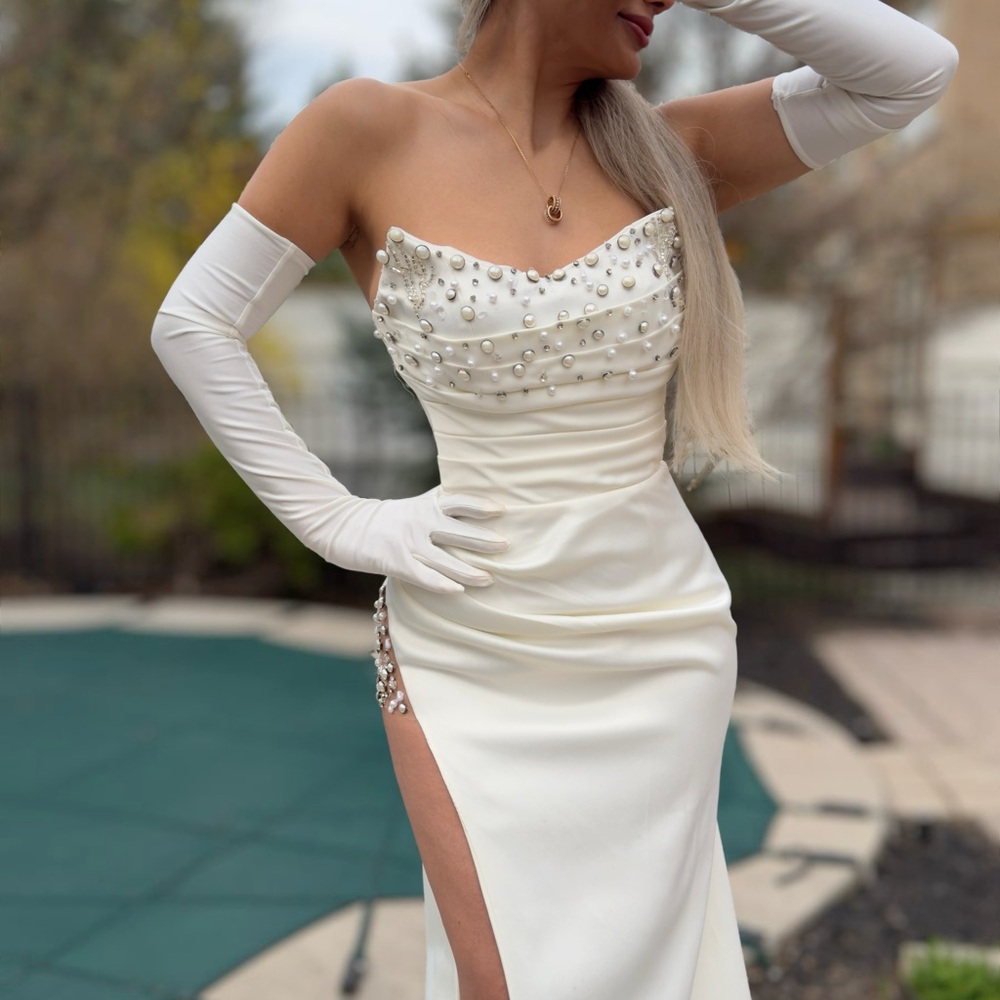 White Strapless Sweetheart Bodycon Dress